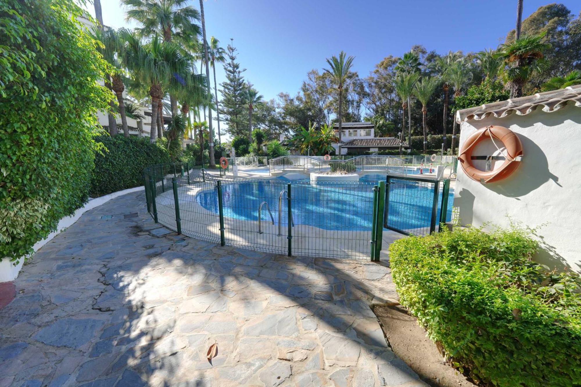 1104 First Line Beach Apartment Golden Beach Pool 마르베야 외부 사진